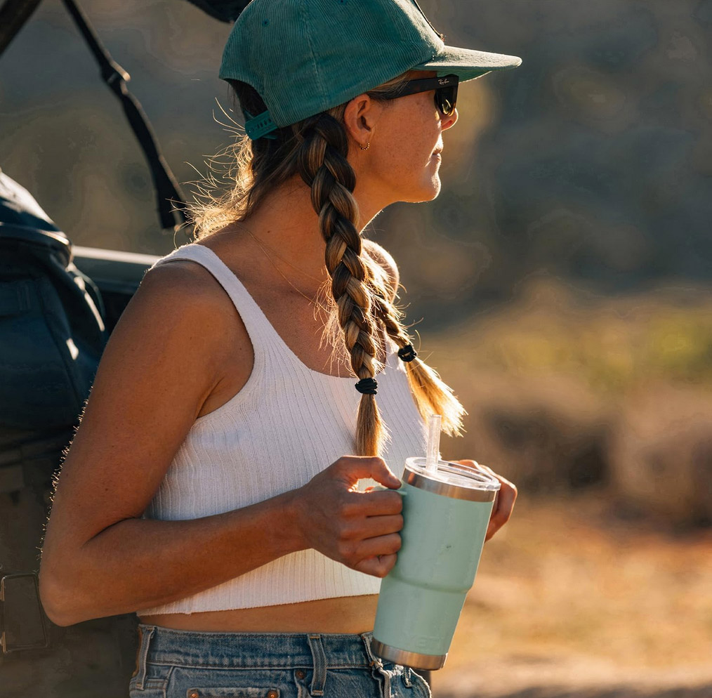 YETI Rambler Straw Mug 25oz Ultramarine - Image 3